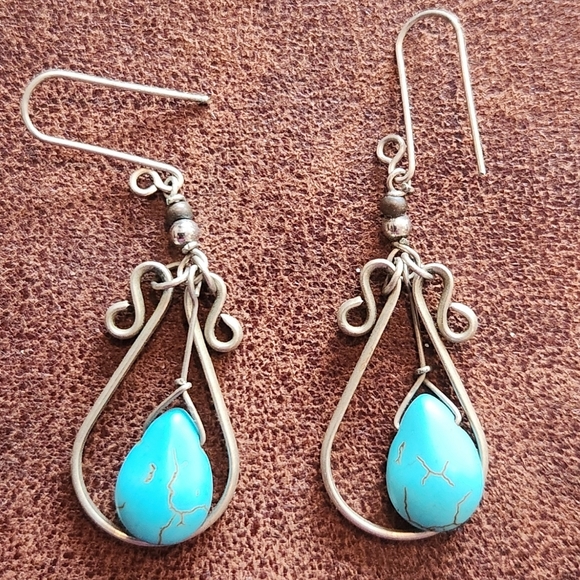 Jewelry - Elegant Silver and Turquoise Dangle Earrings